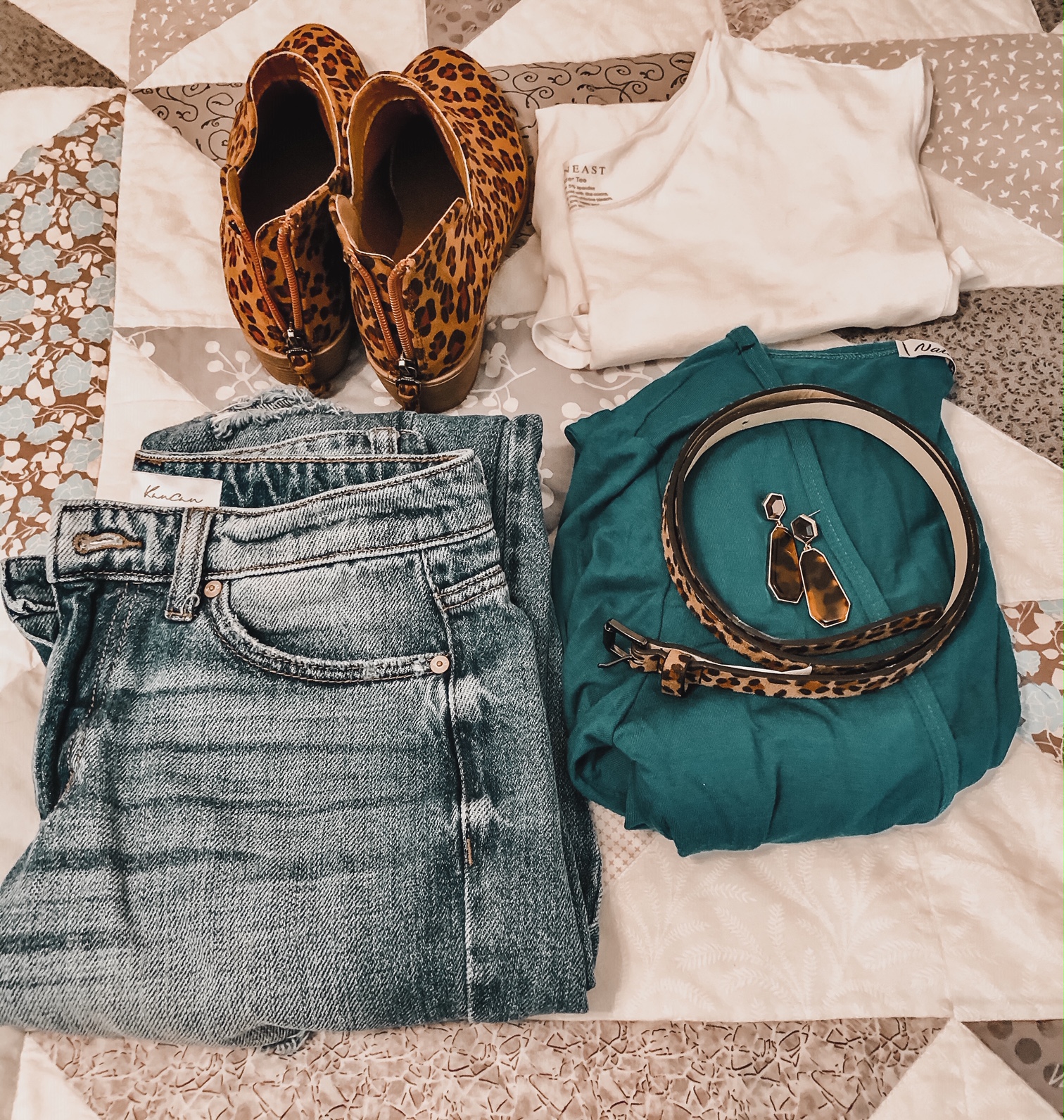 How to Minimize Suitcase Space and Maximize Outfits